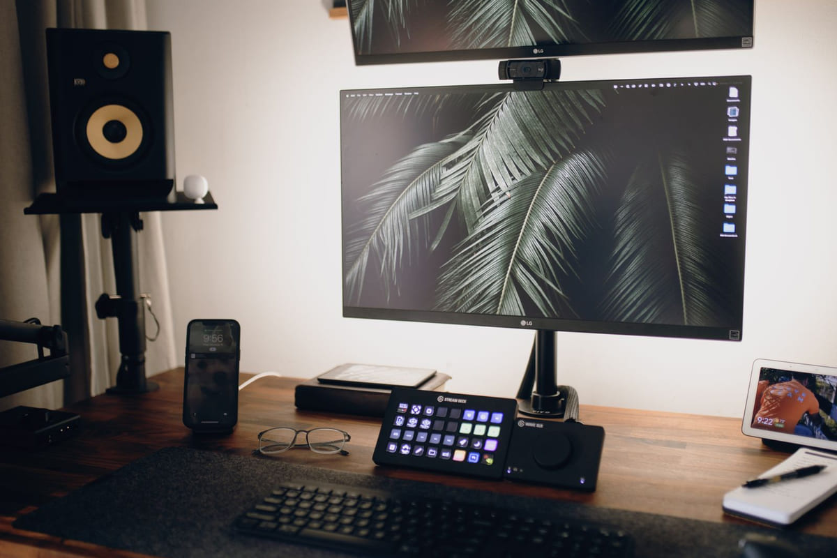 USB Hub กับ Docking Station: เลือกอย่างไรให้โต๊ะทำงานมีระเบียบและเพิ่มประสิทธิภาพ