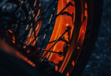 ยาง Tubeless กับยางที่ใช้ยางใน: ทางเลือกไหนคือกับดักที่คนมองข้าม? ยาง Tubeless กับยางที่ใช้ยางใน: ทางเลือกไหนคือกับดักที่คนมองข้าม?